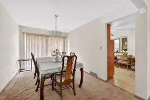 549 E 168th St, South Holland, IL 60473 - Photo 4
