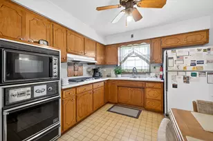 549 E 168th St, South Holland, IL 60473 - Photo 6