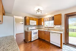 909 Fox Chase Dr Dr, Round Lake Beach, IL 60073 - Photo 10