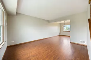 909 Fox Chase Dr Dr, Round Lake Beach, IL 60073 - Photo 4