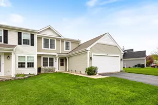 909 Fox Chase Dr Dr, Round Lake Beach, IL 60073 - Photo 2