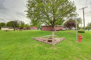 310 E 3rd St, Tampico, IL 61283 - Photo 2