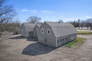 42W534 Empire Rd, Saint Charles, IL 60175 - Photo 4