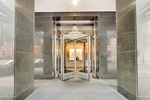 130 N Garland Ct, Chicago, IL 60602 - Photo 2