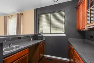 239 Pawtucket Ave, Elgin, IL 60124 - Photo 20