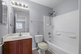 239 Pawtucket Ave, Elgin, IL 60124 - Photo 30