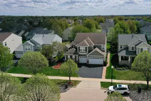 239 Pawtucket Ave, Elgin, IL 60124 - Photo 2