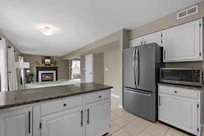 75 Hampton Street, Cary, IL 60013 - Photo 6