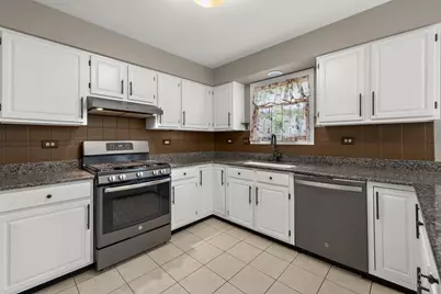 75 Hampton Street, Cary, IL 60013 - Photo 4