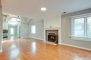 85 Kingman Ln, Hoffman Estates, IL 60169 - Photo 8