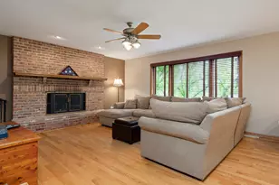 904 Glen Oak Dr, Sleepy Hollow, IL 60118 - Photo 6