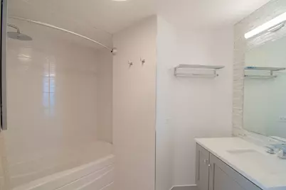 21 E Huron Street #2705, Chicago, IL 60611 - Photo 22