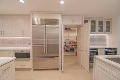 21 E Huron Street #2705, Chicago, IL 60611 - Photo 10