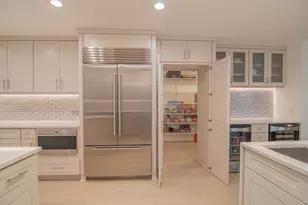 21 E Huron St, Chicago, IL 60611 - Photo 10