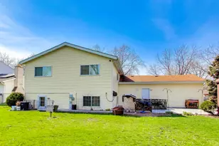 2215 S Bradford Dr, Wheaton, IL 60189 - Photo 28