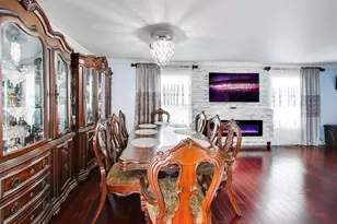 2215 S Bradford Dr, Wheaton, IL 60189 - Photo 8