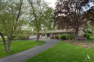 304 S Circle Dr, Palatine, IL 60067 - Photo 2