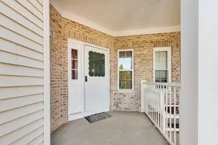 1039 Viewpoint Dr, Lake in the Hills, IL 60156 - Photo 4