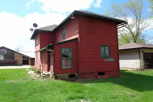 106 W 2nd St, Leaf River, IL 61047 - Photo 6
