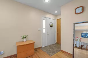 334 Plumwood Ct, Vernon Hills, IL 60061 - Photo 2