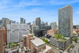 110 W Superior St, Chicago, IL 60654 - Photo 12