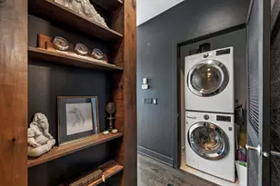 110 W Superior St, Chicago, IL 60654 - Photo 16