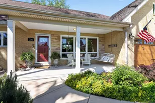 700 E Turner Ave, Roselle, IL 60172 - Photo 2