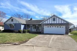 509 Willow Pl, Salem, IL 62881 - Photo 2