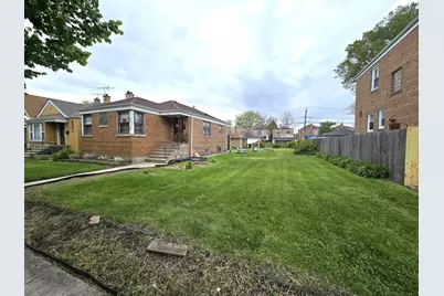 8226 S Colfax Avenue, Chicago, IL 60617 - Photo 2