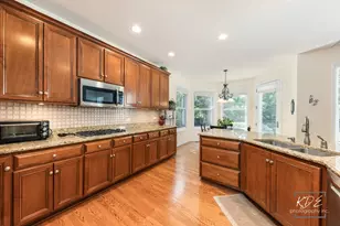 2701 W Walnut Ct, Woodridge, IL 60517 - Photo 6