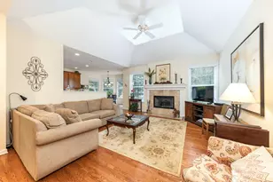 2701 W Walnut Ct, Woodridge, IL 60517 - Photo 4
