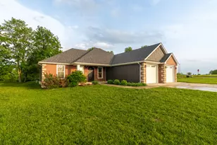 1503 Champions Dr, Marion, IL 62959 - Photo 32