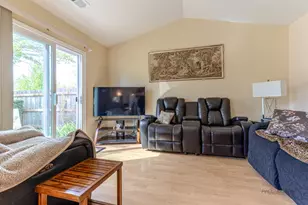 2 Sandhurst Rd, Mundelein, IL 60060 - Photo 14