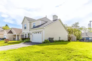 2 Sandhurst Rd, Mundelein, IL 60060 - Photo 2