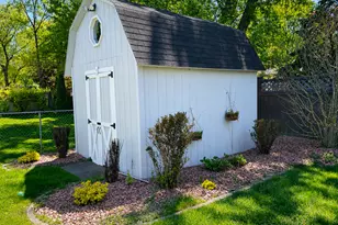516 N Beck Rd, Lindenhurst, IL 60046 - Photo 22