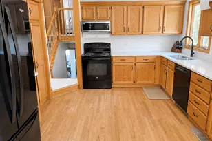 516 N Beck Rd, Lindenhurst, IL 60046 - Photo 4