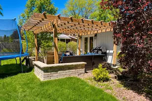 516 N Beck Rd, Lindenhurst, IL 60046 - Photo 20