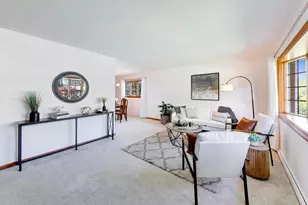 1719 Verde Dr, Mount Prospect, IL 60056 - Photo 2