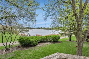 327 Shadybrook Ln, Aurora, IL 60504 - Photo 22