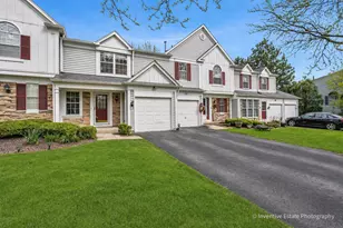 327 Shadybrook Ln, Aurora, IL 60504 - Photo 2