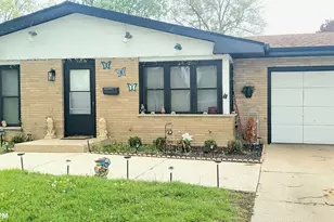 703 Sheldon Ave, Aurora, IL 60506 - Photo 1