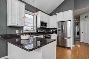 3027 N Racine Ave, Chicago, IL 60657 - Photo 10