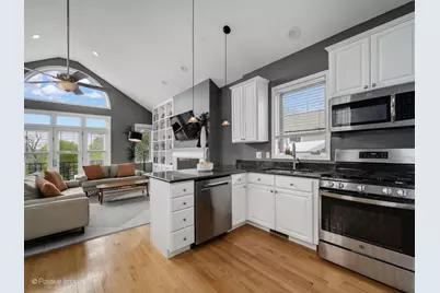 3027 N Racine Avenue #3, Chicago, IL 60657 - Photo 2