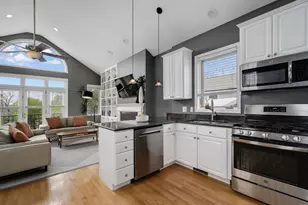 3027 N Racine Ave, Chicago, IL 60657 - Photo 2