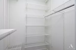 6425 Clark Dr, Woodridge, IL 60517 - Photo 20
