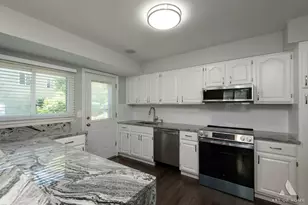 6425 Clark Dr, Woodridge, IL 60517 - Photo 14