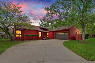 2005 Clover Ct E, Champaign, IL 61821 - Photo 2