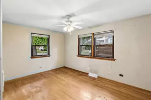4 E Madison St, Villa Park, IL 60181 - Photo 10