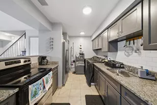 1331 N Glen Cir, Aurora, IL 60506 - Photo 8