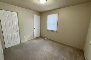 915 Chartres St, Lasalle, IL 61301 - Photo 8
